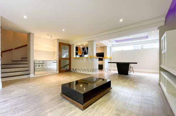 Awm Vende Casa em Condomínio de 03 dormitórios, 02 Suites no Bairro  Chácara Das Pedras, Porto Alegre