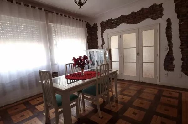 Awm Vende, Casa 04 dormitórios com Piscina no  Bairro Teresópolis, Porto Alegre