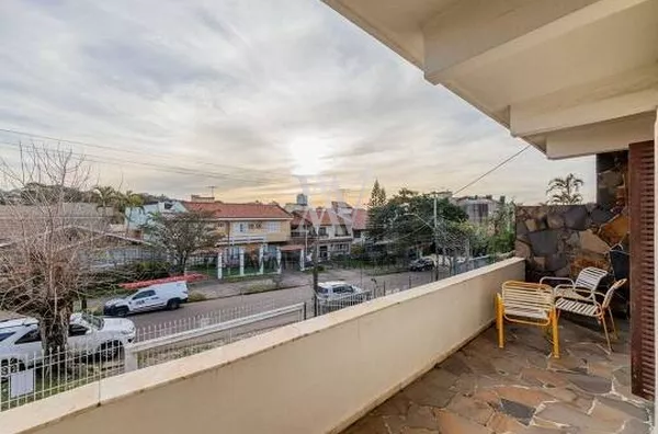 Awm Vende Casa  03 dormitórios no Bairro  Chácara Das Pedras, Porto Alegre