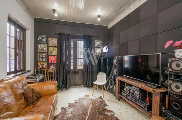 Awm Vende Casa no Bairro Moinhos  De Vento, Porto Alegre