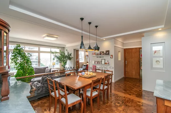 Awm Vende Apartamento 03 dormitórios, sendo 01 suíte no Bairro   Moinhos  De Vento, Porto Alegre