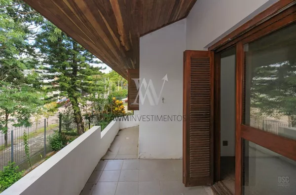 Awm Vende Casa 4 dormitórios 1 suíte no Bairro Chácara Das Pedras, Porto Alegre