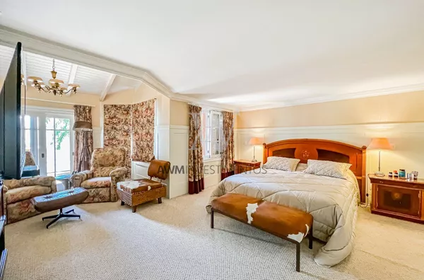 Awm Vende Casa no Bairro Chácara das Pedras em Porto Alegre