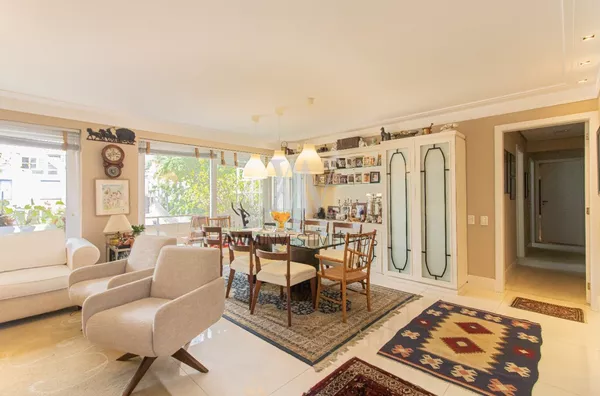 Awm Vende Apartamento 03 dormitórios , sendo 01 Suíte no Bairro ,  Moinhos  De Vento em Porto Alegre