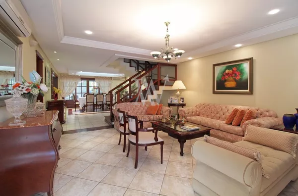 Awm Vende Casa para venda, 4 dormitórios no Bairro  Chacara Das Pedras, Porto Alegre