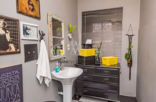 Awm Vende Casa no Bairro Moinhos  De Vento, Porto Alegre