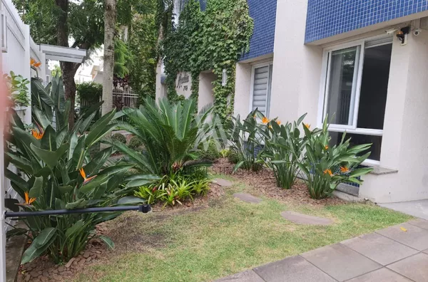 Awm Vende Apartamento 02 dormitórios com suíte no  Bairro Higienópolis, Porto Alegre