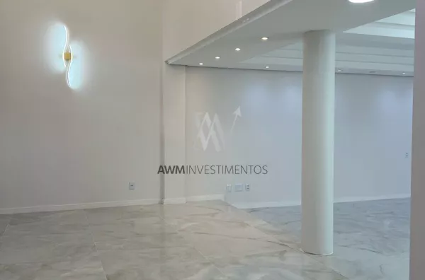 Awm Vende Casa  04 dormitórios no Bairro  Chácara Das Pedras, Porto Alegre