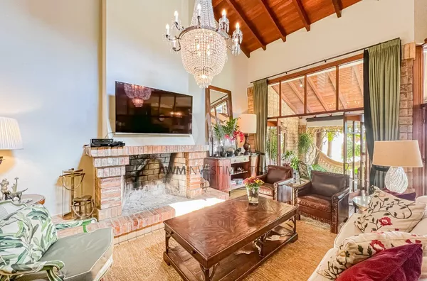 Awm Vende Casa 4 dormitórios , 4 suítes no Bairro  Chácara Das Pedras, Porto Alegre