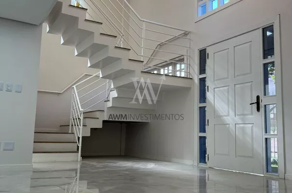 Awm Vende Casa  04 dormitórios no Bairro  Chácara Das Pedras, Porto Alegre