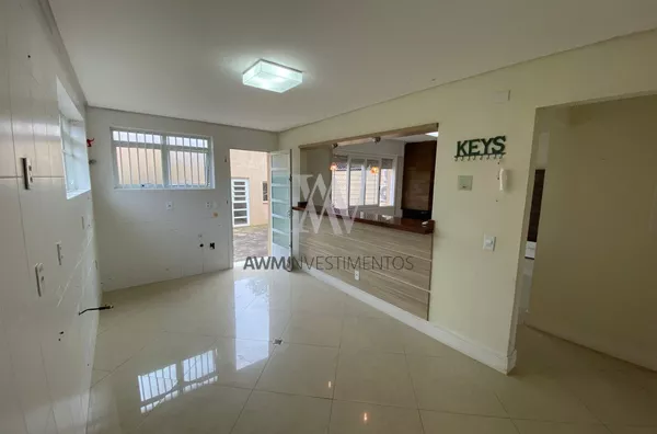 Awm  Vende Casa  04 dormitórios, 02 suítes, no Bairro  Chacara Das Pedras, Porto Alegre