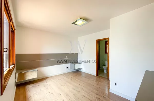 Awm Vende Casa em Condomínio de 03 dormitórios, 02 Suites no Bairro  Chácara Das Pedras, Porto Alegre