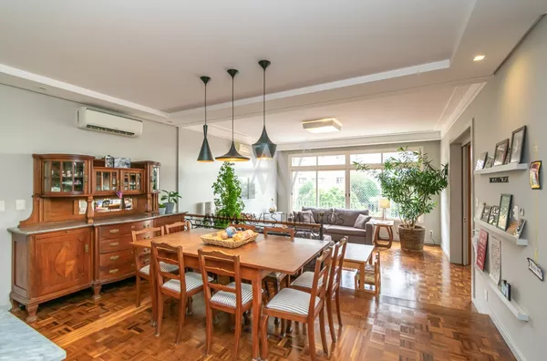 Awm Vende Apartamento 03 dormitórios, sendo 01 suíte no Bairro   Moinhos  De Vento, Porto Alegre