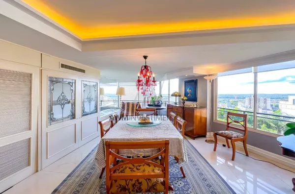 Awm Vende Cobertura 05 dormitórios no Bairro  Moinhos  De Vento, Porto Alegre