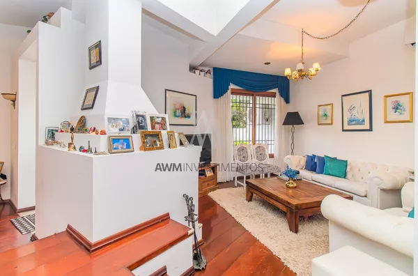 Awm Vende Casa no Bairro Chácara Das Pedras, Porto Alegre