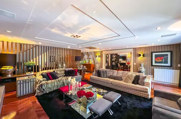 Awm Vende Casa em condomínio 04 dormitórios , 04 suítes no Bairro Três Figueiras, Porto Alegre