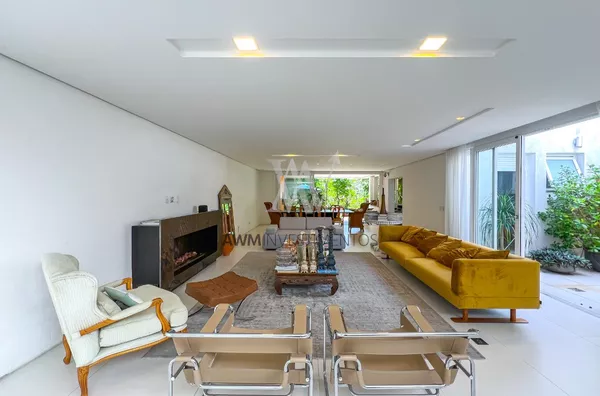 Awm Vende Casa 04 dormitórios no Bairro Chácara Das Pedras, Porto Alegre