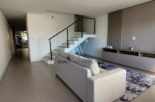 Awm Vende Casa 03 dormitórios, sendo 03 suite , no Bairro Chácara das Pedras Chacara Das Pedras, Porto Alegre