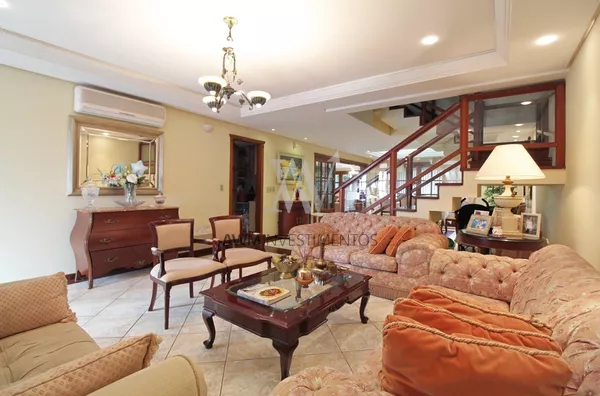 Awm Vende Casa para venda, 4 dormitórios no Bairro  Chacara Das Pedras, Porto Alegre