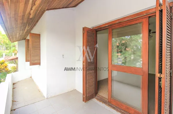 Awm Vende Casa 4 dormitórios 1 suíte no Bairro Chácara Das Pedras, Porto Alegre