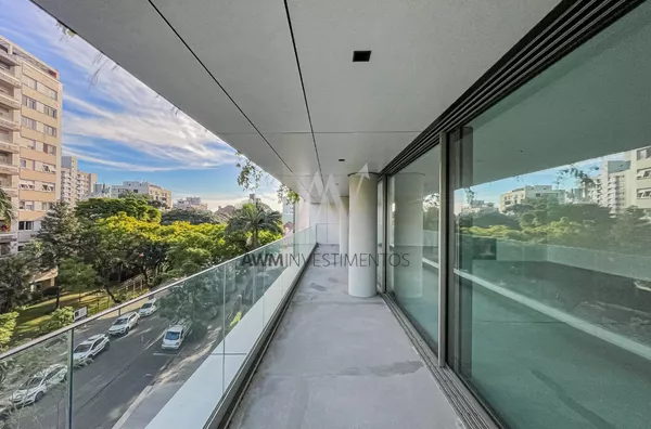 Awm Vende Apartamento 03 dormitórios no Bairro Moinhos  De Vento, Porto Alegre