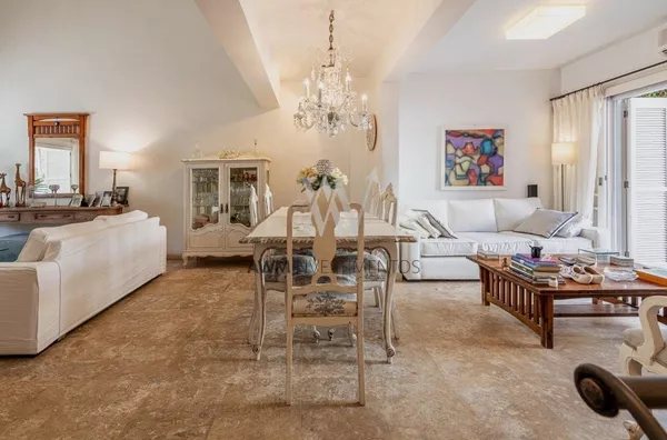 Awm Vende Casa 5 dormitórios, 3 suítes no Bairro  Chacara Das Pedras, Porto Alegre