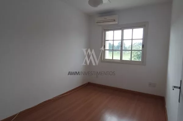 Awm Vende Sobrado de  03 dormitórios no Bairro Hípica, Porto Alegre