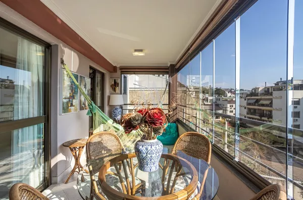 Awm Vende Apartamento 3 dormitórios ,1 suíte no Bairro  Menino Deus, Porto Alegre