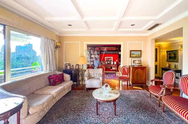 Awm Vende Apartamento 03 dormitórios no Bairro Moinhos  De Vento, Porto Alegre