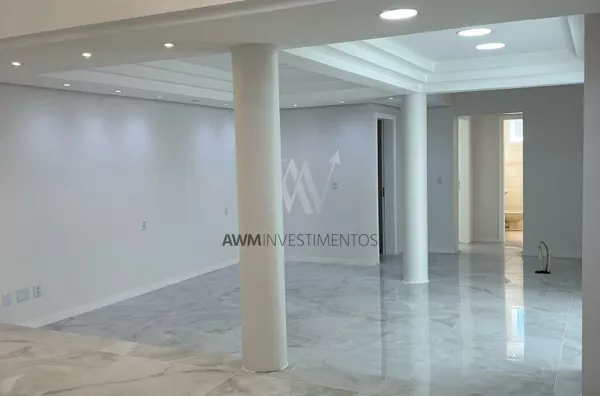 Awm Vende Casa  04 dormitórios no Bairro  Chácara Das Pedras, Porto Alegre