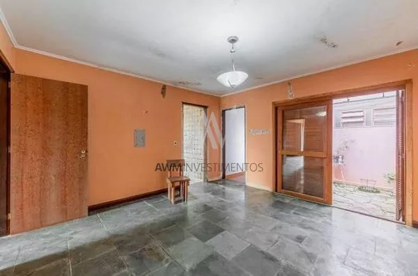 Awm Vende Casa  03 dormitórios no Bairro  Chácara Das Pedras, Porto Alegre