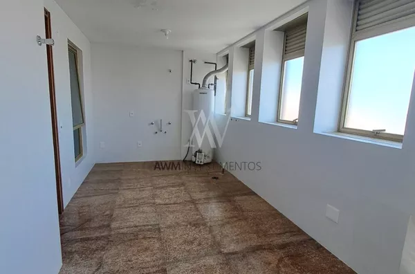 Awm Vende Cobertura triplex 04 dormitórios ,01 suíte no Bairro Floresta em  Porto Alegre