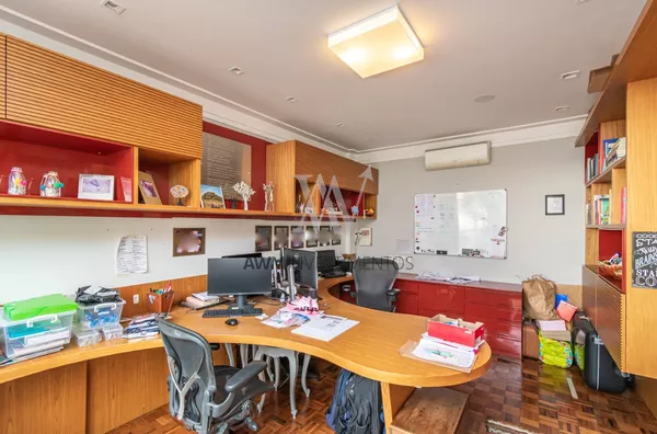 Awm Vende Apartamento 03 dormitórios, sendo 01 suíte no Bairro   Moinhos  De Vento, Porto Alegre