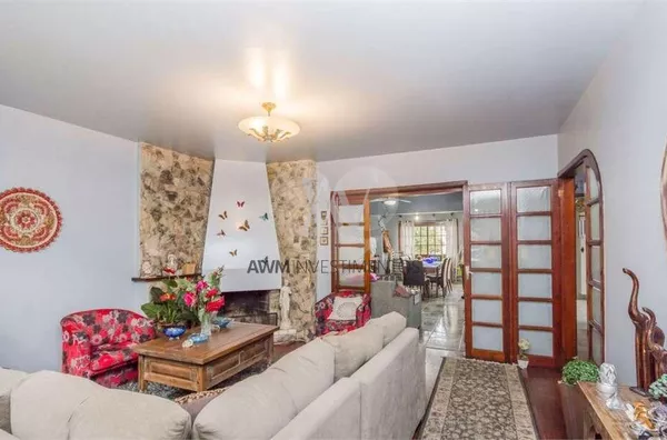 Awm Vende casa 04 dormitórios no Bairro Três Figueiras, Porto Alegre