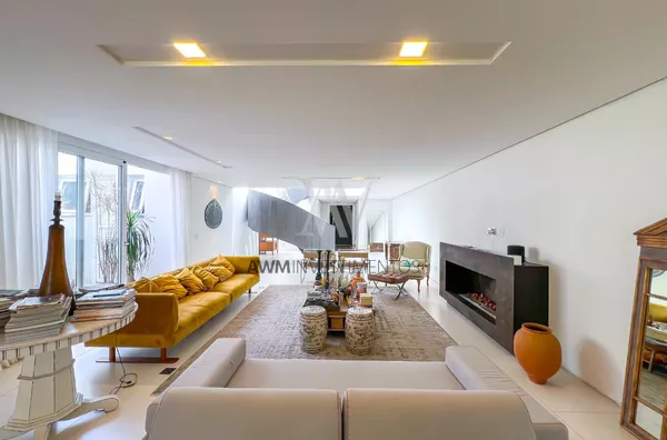 Awm Vende Casa 04 dormitórios no Bairro Chácara Das Pedras, Porto Alegre