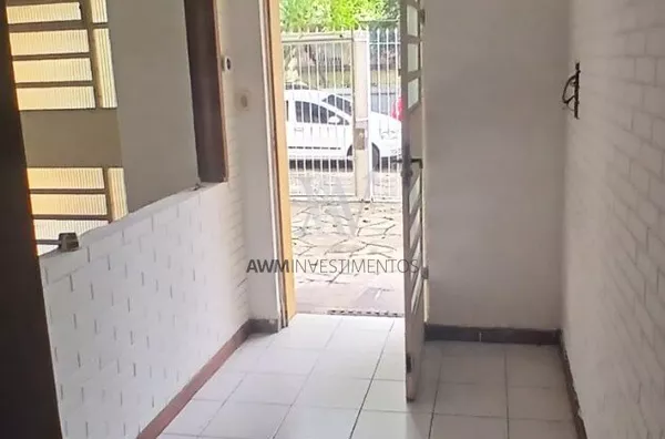 Awm Vende Casa 3 dormitórios no Bairro  Rio Branco, Porto Alegre - Foto 2