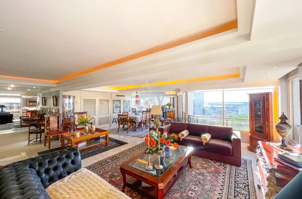 Awm Vende Cobertura 05 dormitórios no Bairro  Moinhos  De Vento, Porto Alegre