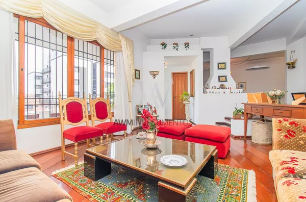 Awm Vende Casa no Bairro Chácara Das Pedras, Porto Alegre