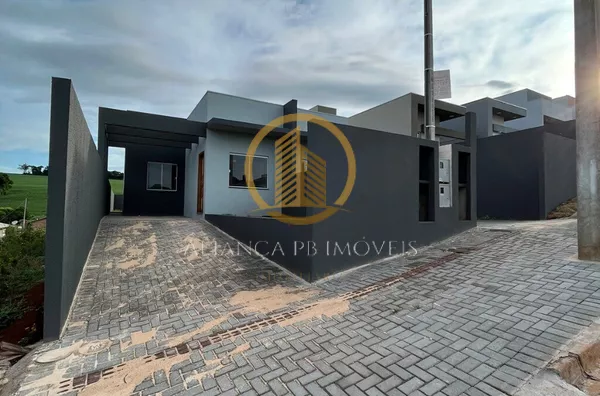 CASA para locação com 02 quartos, sala e cozinha em estilo aberto, banheiro, lavanderia e um excelente espaço atrás, garagem para um veiculo