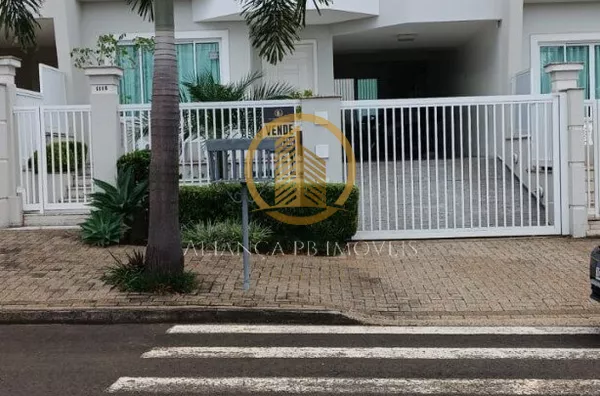 Sobrado Triplex Alto Padrão Construtivo,  Centro, Pato Branco
