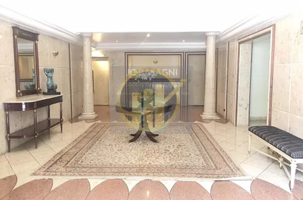 Lindo Apto. Alto Padrao com 258,55 m2 4 vagas 1 deposito na garagem 3 suites sendo 1 delas master, com 2 banheiros, closet e varanda e a outra suite com varanda Sala com lareira Sala de televisão Sala de jantar Lavabo Cozinha Copa area de se