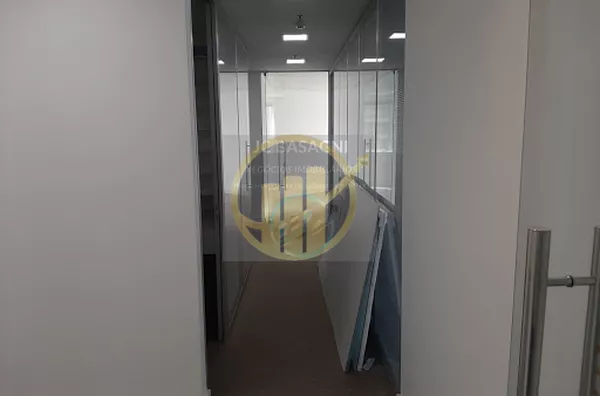 São Paulo  Conjunto Comercial Sala  Bela VistaConjunto comercial de 153 m2, pronto para uso, com ar condicionado, piso em carpete, divisorias, copa, varanda, 2 banheiros e 5 vagas de garagem.Edificio comercial de alto padrão na região da Avenida Pauli