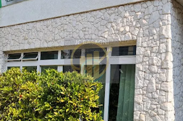 Ótimo Sobrado no Cambuci com:1-Garagem 2 carros2 - 3 dormitórios (1 suíte) + 1 banheiro3-Sala estar 2 ambientes 4-Sala TV5-copa/ Cozinha6-Lavabo7-Quarto empregada8-Lavanderia9-Salão festas 10-Quarto embaixo salão 11- Entrada lateral12- Espaço 