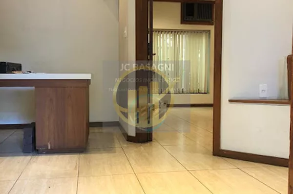 Sobrado comercial com area total 140 m2 Terreo 70 m2 1 andar  50 m2 Terreo 3 salas amplas 1 banheiro 1 andar 2 salas amplas 1 banheiro 