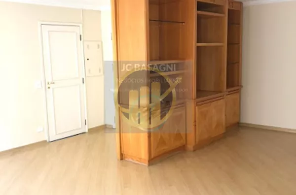 Lindo Apto com 110 m2 2 vagas 3 dormitorios sendo 1 suite com ar condicionado janelas antirruidos na suite e em 1 dormitorio. Living amplo com ar condicionado Lavabo Banheiro social Banheiro de servico area de servico 