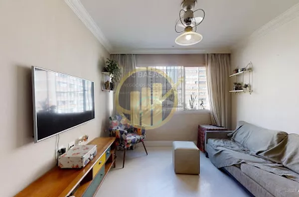 Lindo apartamento que possui 98m2 privativos em uma planta bem distribuida. O living comporta sala de estar e sala de jantar com uma janela larga que permite a entrada de muita iluminacao. A cozinha possui moveis planejados que garantem o aproveitament