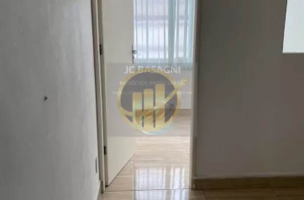 Sala Comercial no Centro de S. André no 2o andar 
Sala 8 de frente pra rua 
Tem um portão de grade para proteger as salas.
IPTU, Água, Luz, Faxina semanal 
Incluídos no Aluguel .