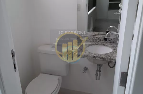 Conjunto comercial, próximo a vários hospitais, farta rede de comércio e transporte público, e a algumas quadras do metrô Santa Cruz. Sala toda em porcelanato, ar condicionado e 2 banheiros, pronta para uso. Com direito a 1 vaga de garagem, mais estaciona