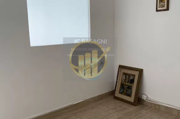 Sala Comercial no Centro de S. André no 2o andar 
Sala 8 de frente pra rua 
Tem um portão de grade para proteger as salas.
IPTU, Água, Luz, Faxina semanal 
Incluídos no Aluguel .