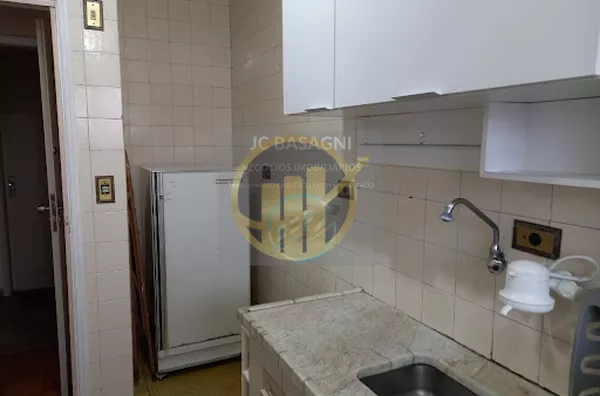1 sala espacosa, 1 quarto, cozinha, banheiro, pequena area de servico, gas canalizado da Comgas, vaga de garagemAmbiente tranquilo, 10 minutos do metro Vila Mariana, proximo a varias linhas de onibus.area util 50m2 Condominio 510,00Iptu isento